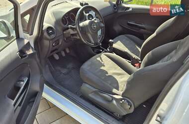 Хэтчбек Opel Corsa 2011 в 