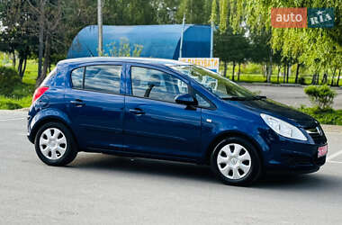 Хэтчбек Opel Corsa 2007 в 