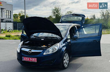 Хэтчбек Opel Corsa 2007 в 