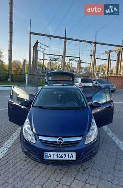 Хетчбек Opel Corsa 2010 в 
