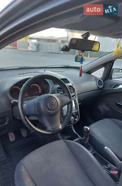 Хетчбек Opel Corsa 2010 в 