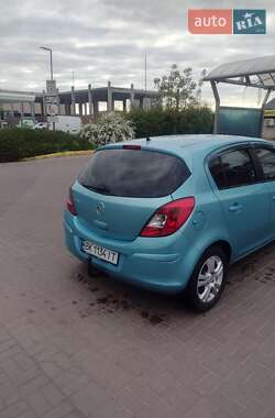 Хэтчбек Opel Corsa 2010 в 