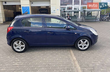 Хэтчбек Opel Corsa 2009 в 