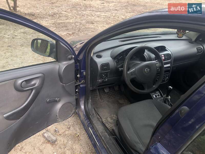 Хэтчбек Opel Corsa 2003 в Киеве