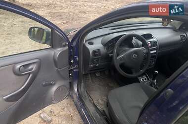 Хетчбек Opel Corsa 2003 в 
