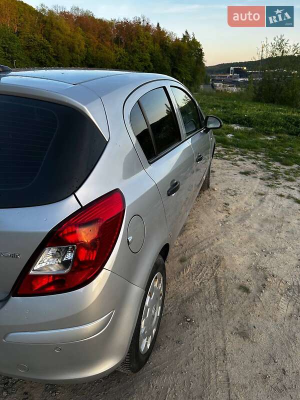 Хетчбек Opel Corsa 2012 в Львові