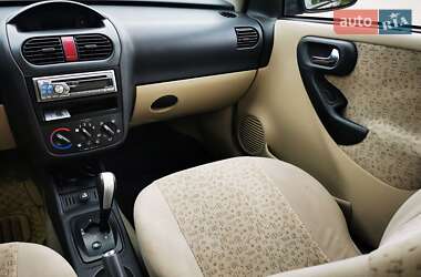 Хетчбек Opel Corsa 2006 в 
