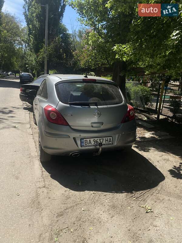 Хэтчбек Opel Corsa 2011 в Кропивницком фото 2 Хэтчбек Opel Corsa 2011 в Кропивницком