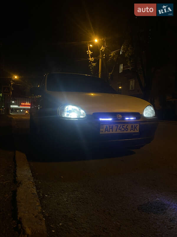 Хетчбек Opel Corsa 1996 в Дніпрі