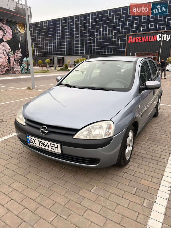 Хэтчбек Opel Corsa 2003 в 