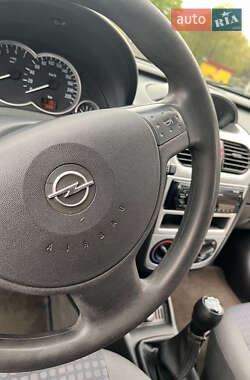 Хэтчбек Opel Corsa 2003 в 