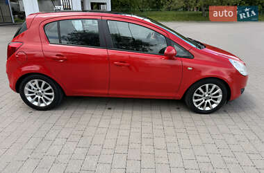 Хэтчбек Opel Corsa 2008 в 