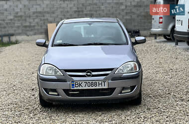Хэтчбек Opel Corsa 2005 в 
