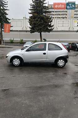 Хэтчбек Opel Corsa 2003 в 