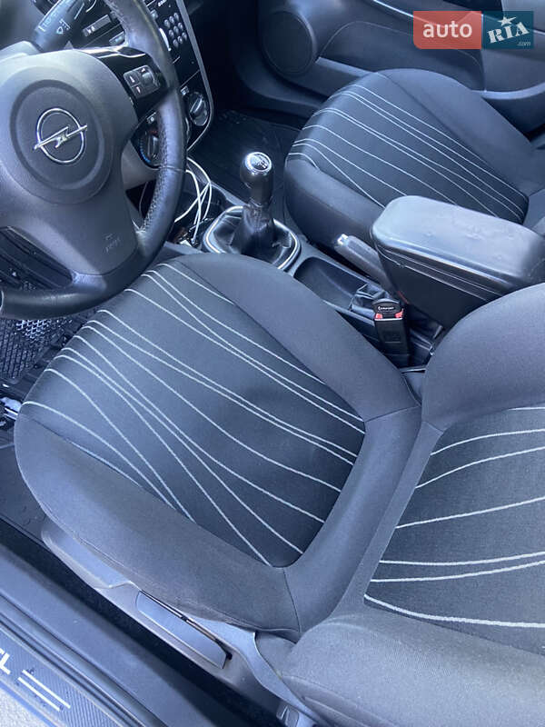 Хэтчбек Opel Corsa 2010 в Днепре