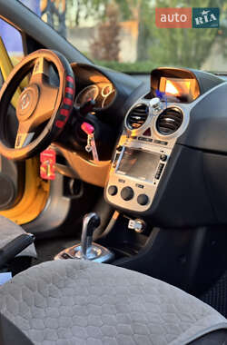 Хетчбек Opel Corsa 2008 в 