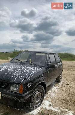 Хэтчбек Opel Corsa 1988 в 