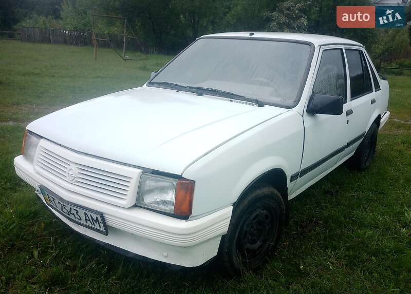 Седан Opel Corsa 1987 в Рогатині