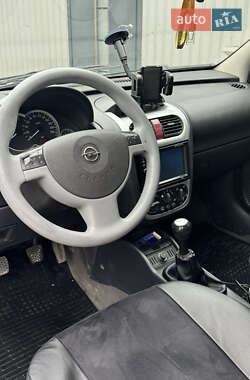 Хетчбек Opel Corsa 2003 в 