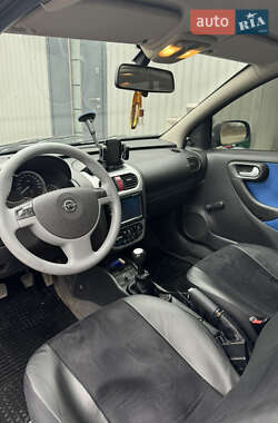 Хетчбек Opel Corsa 2003 в 