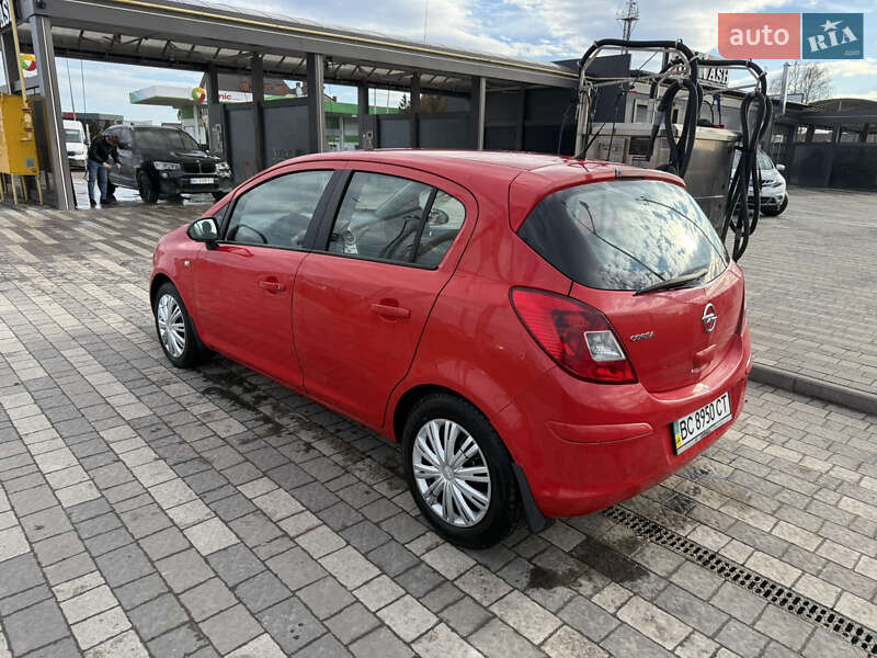 Хэтчбек Opel Corsa 2012 в Львове