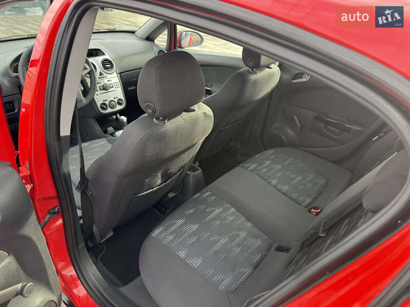 Хэтчбек Opel Corsa 2012 в Львове