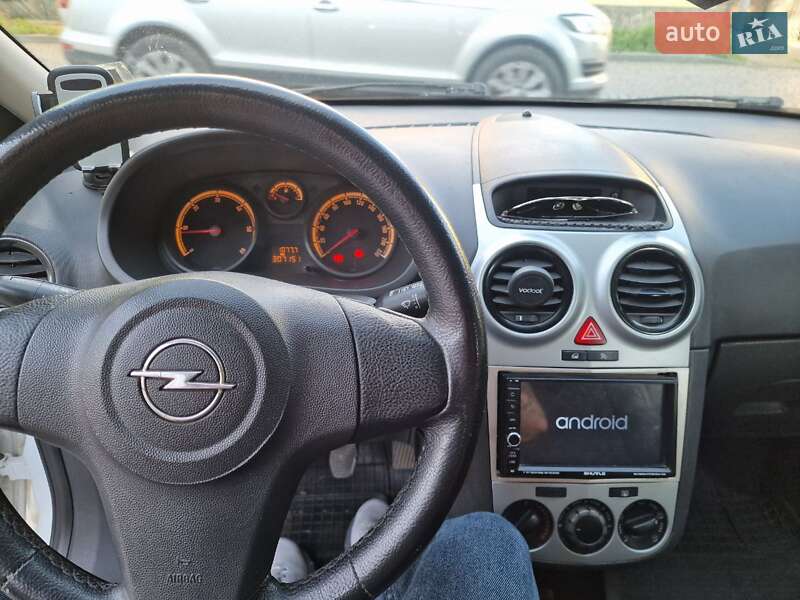 Хэтчбек Opel Corsa 2011 в Мукачево