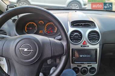 Хэтчбек Opel Corsa 2011 в 