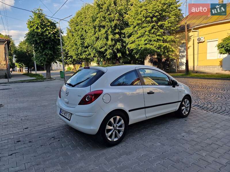 Хэтчбек Opel Corsa 2011 в Мукачево