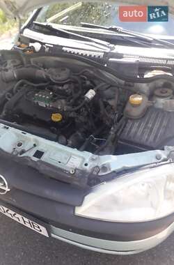 Хэтчбек Opel Corsa 2002 в 