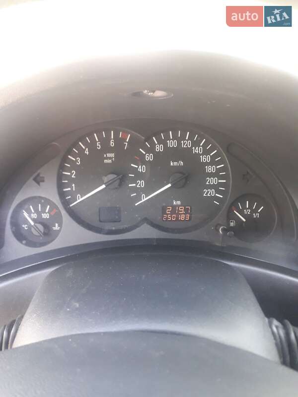 Хэтчбек Opel Corsa 2002 в Запорожье