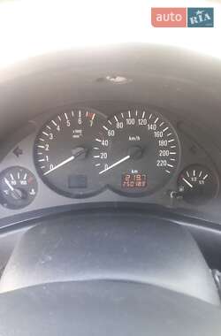 Хэтчбек Opel Corsa 2002 в 