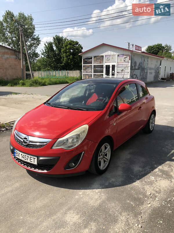 Хэтчбек Opel Corsa 2011 в 