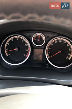 Хэтчбек Opel Corsa 2011 в 