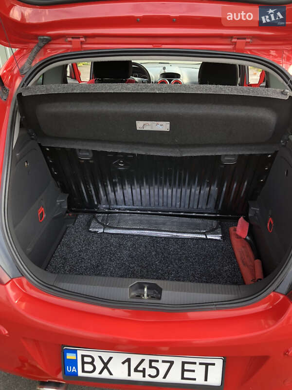 Хетчбек Opel Corsa 2011 в Шепетівці