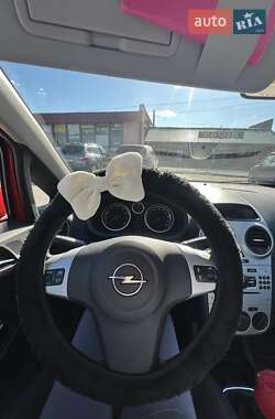 Хэтчбек Opel Corsa 2006 в 