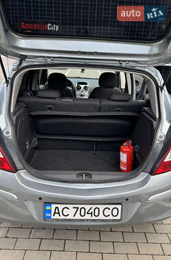 Хэтчбек Opel Corsa 2011 в 