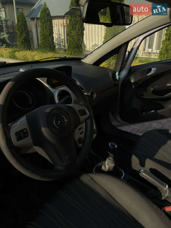 Хэтчбек Opel Corsa 2008 в Львове