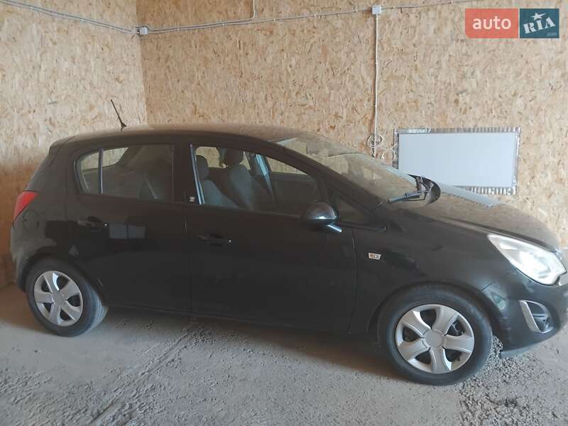 Хетчбек Opel Corsa 2013 в Ізмаїлі