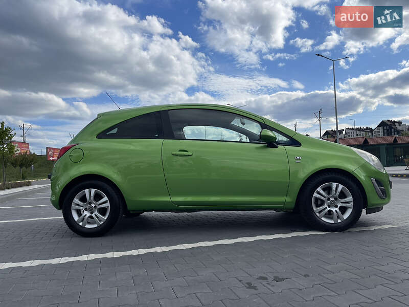 Хетчбек Opel Corsa 2011 в Ірпені