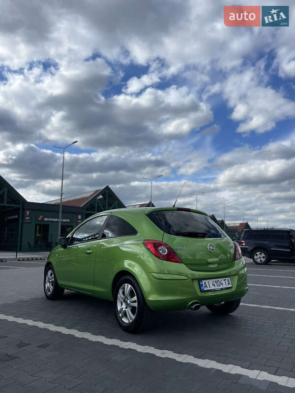 Хетчбек Opel Corsa 2011 в Ірпені