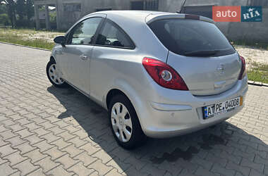 Хэтчбек Opel Corsa 2013 в 
