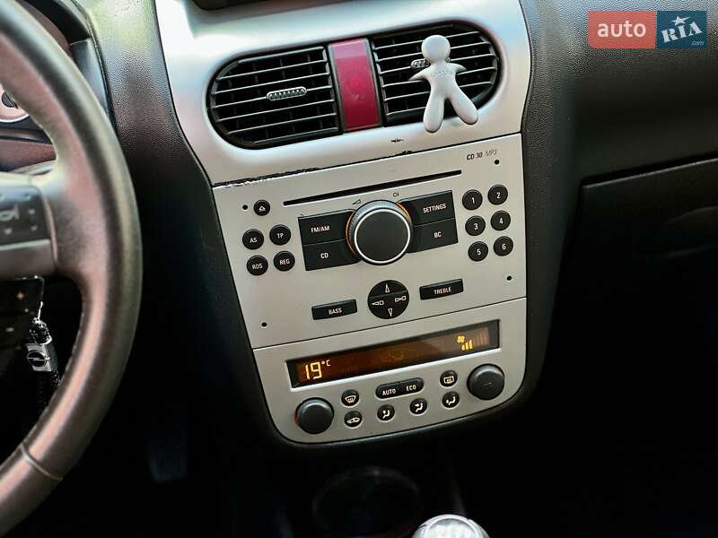 Хетчбек Opel Corsa 2005 в Луцьку