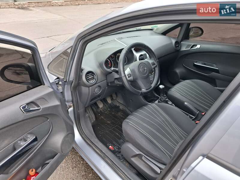 Хэтчбек Opel Corsa 2009 в Черкассах фото 5 Хэтчбек Opel Corsa 2009 в Черкассах