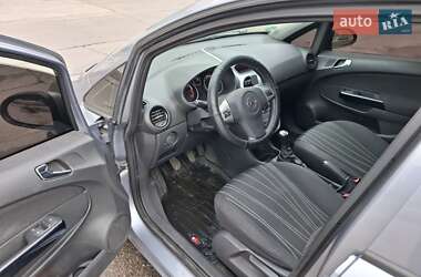 Хэтчбек Opel Corsa 2009 в 