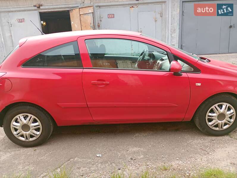 Хэтчбек Opel Corsa 2006 в Киеве