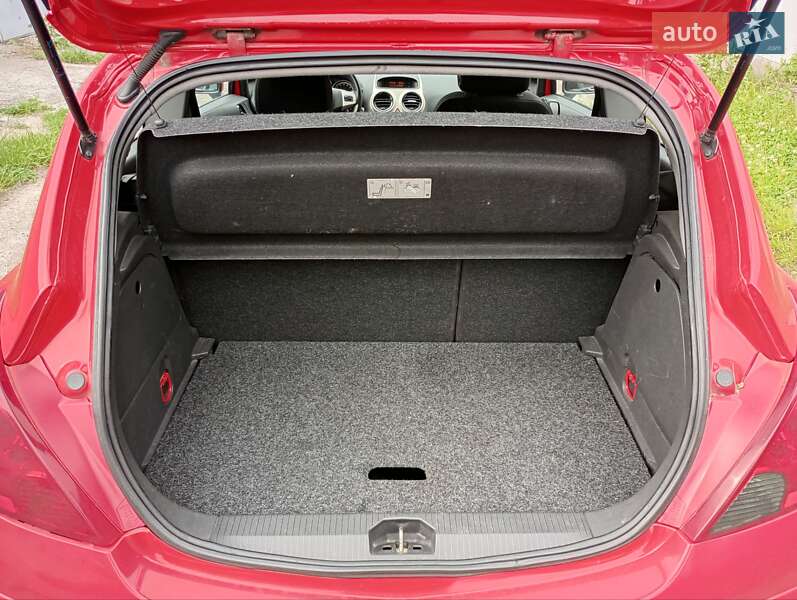 Хэтчбек Opel Corsa 2006 в Киеве