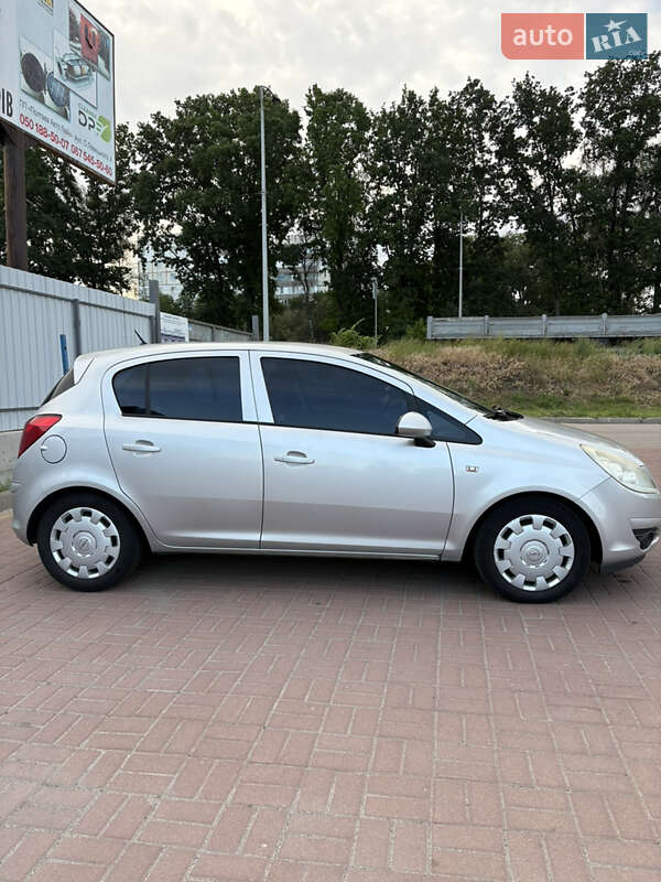 Хэтчбек Opel Corsa 2009 в Полтаве