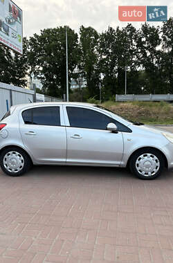 Хэтчбек Opel Corsa 2009 в 