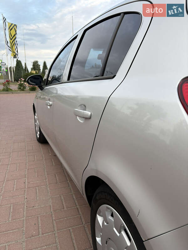 Хэтчбек Opel Corsa 2009 в Полтаве